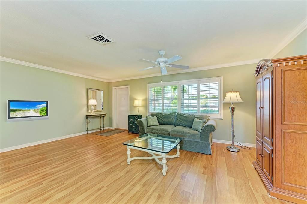 For Sale: $414,900 (2 beds, 2 baths, 1415 Square Feet)