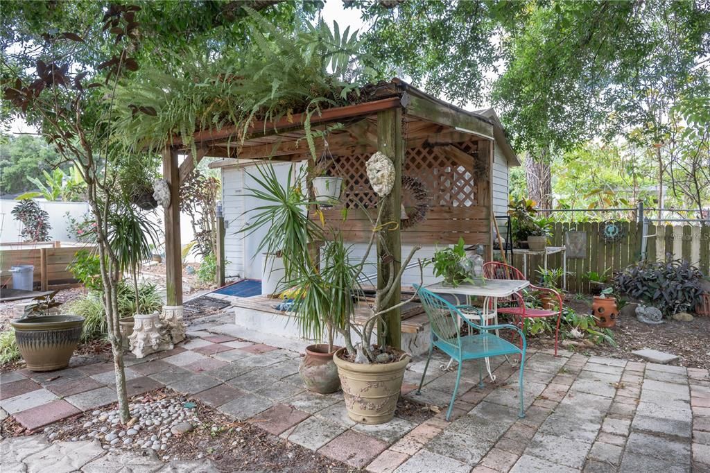 Active With Contract: $390,000 (3 beds, 2 baths, 1809 Square Feet)