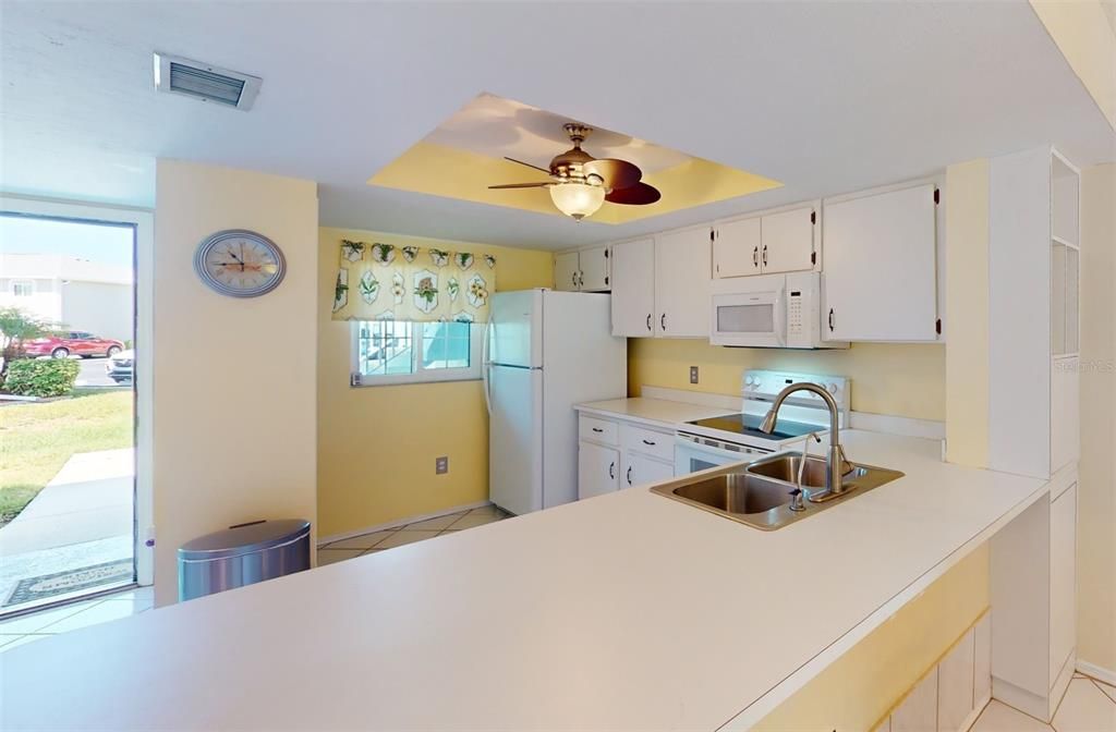 For Sale: $215,000 (2 beds, 2 baths, 1044 Square Feet)