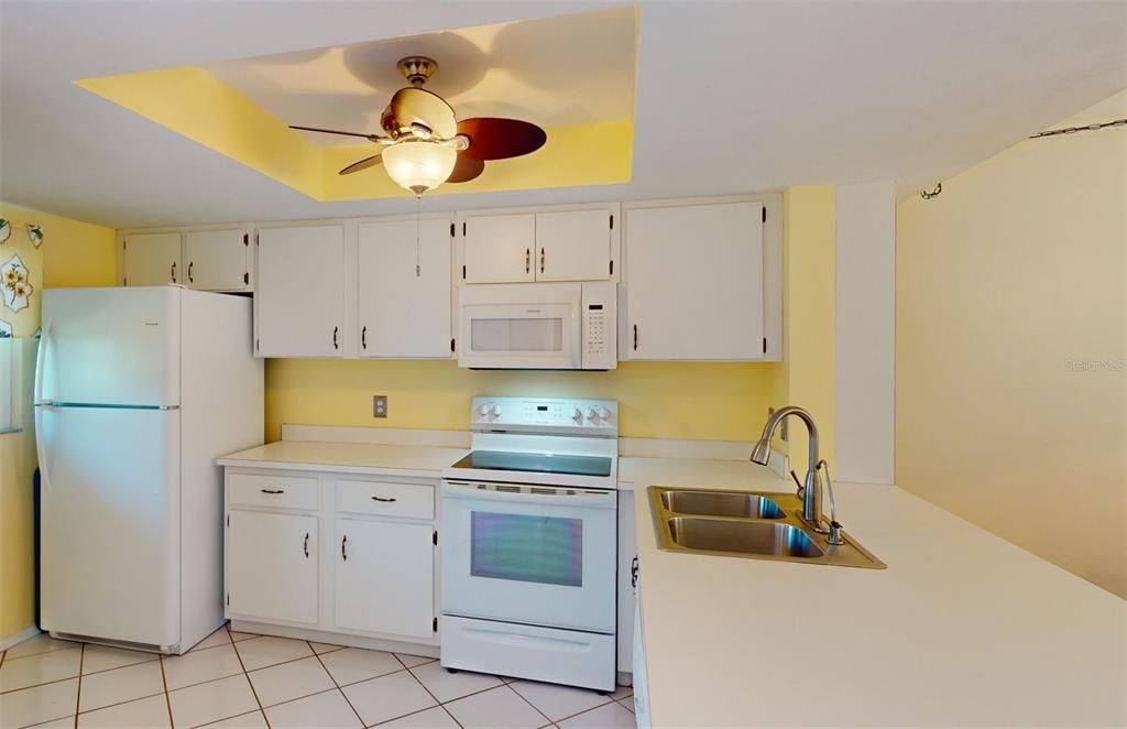 For Sale: $215,000 (2 beds, 2 baths, 1044 Square Feet)