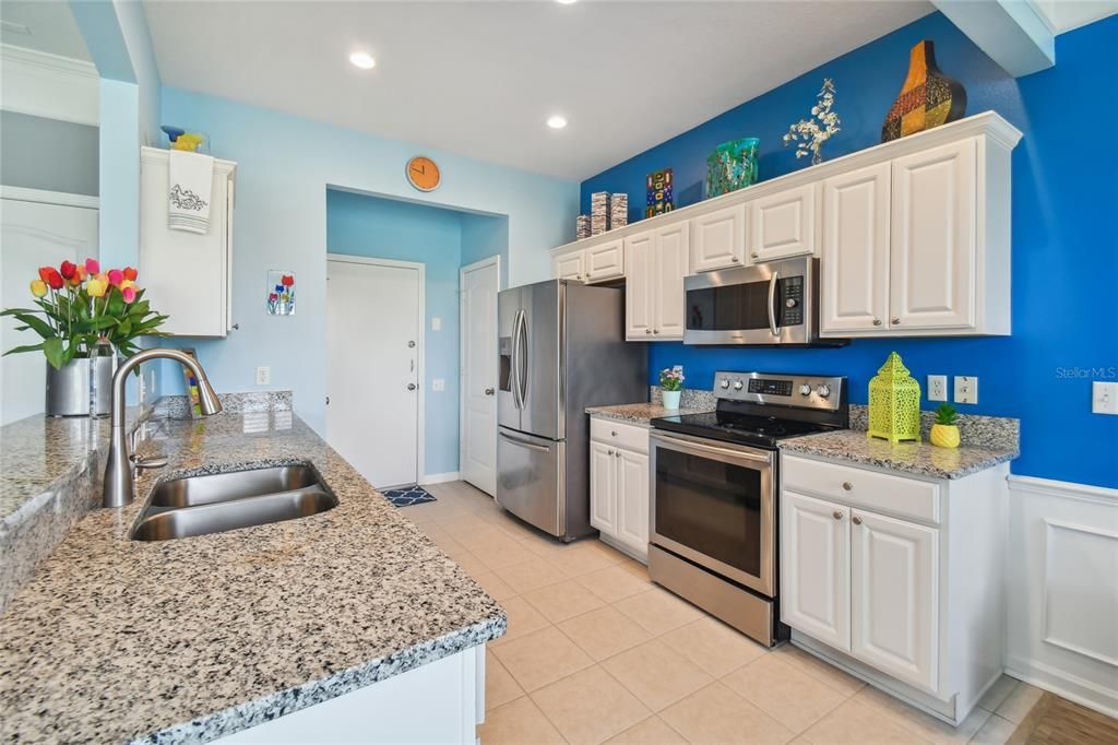 Active With Contract: $319,000 (3 beds, 2 baths, 1666 Square Feet)