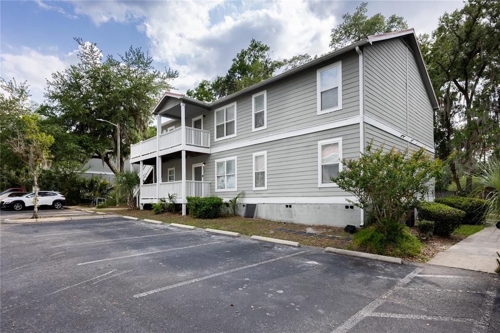 Active With Contract: $169,500 (2 beds, 2 baths, 800 Square Feet)