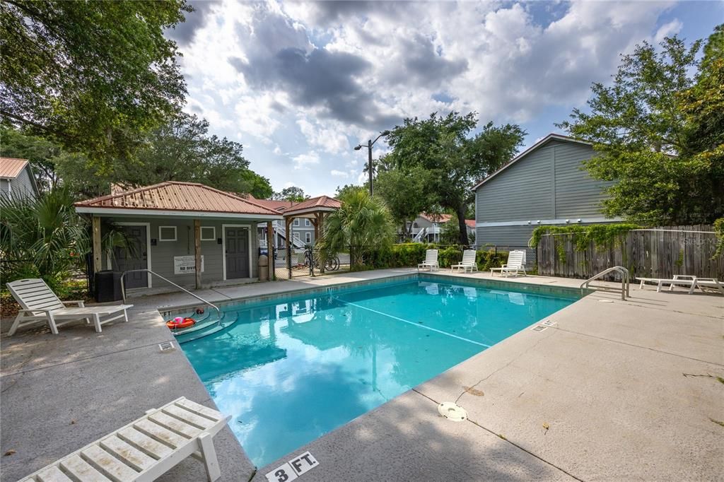 Active With Contract: $169,500 (2 beds, 2 baths, 800 Square Feet)