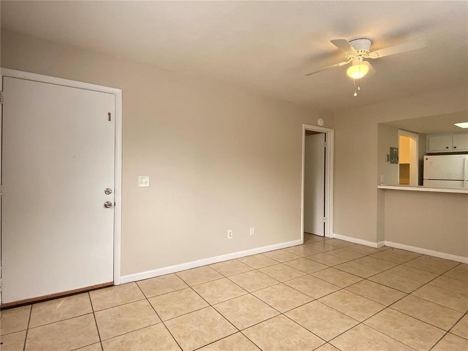 Recently Rented: $1,095 (1 beds, 1 baths, 588 Square Feet)