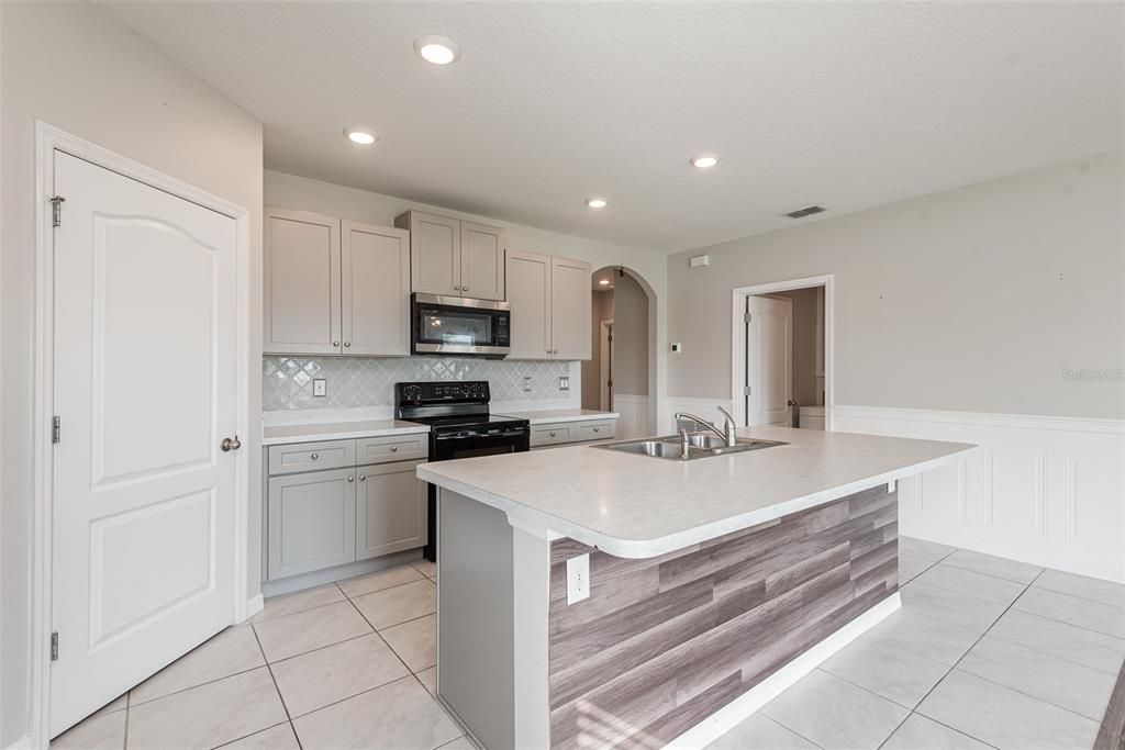 For Sale: $384,000 (4 beds, 2 baths, 1806 Square Feet)