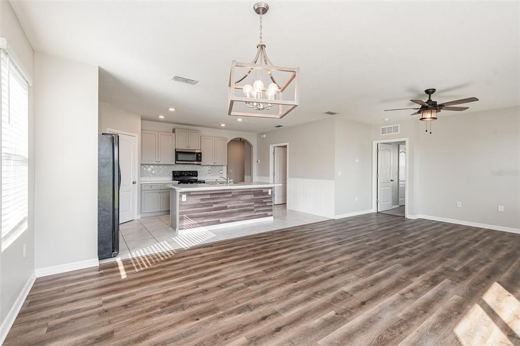 For Sale: $384,000 (4 beds, 2 baths, 1806 Square Feet)