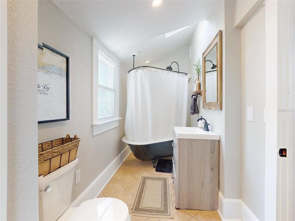 Guest Bathroom Downstairs w/clawfoot tub