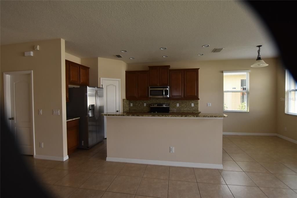 For Rent: $2,650 (3 beds, 2 baths, 1636 Square Feet)