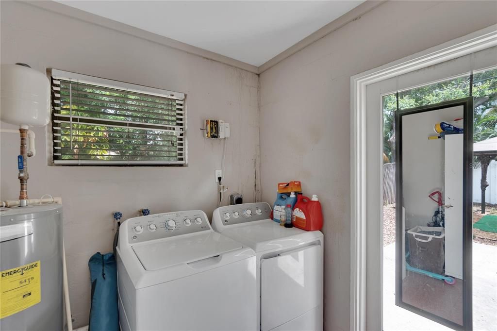Active With Contract: $780,000 (3 beds, 2 baths, 1640 Square Feet)