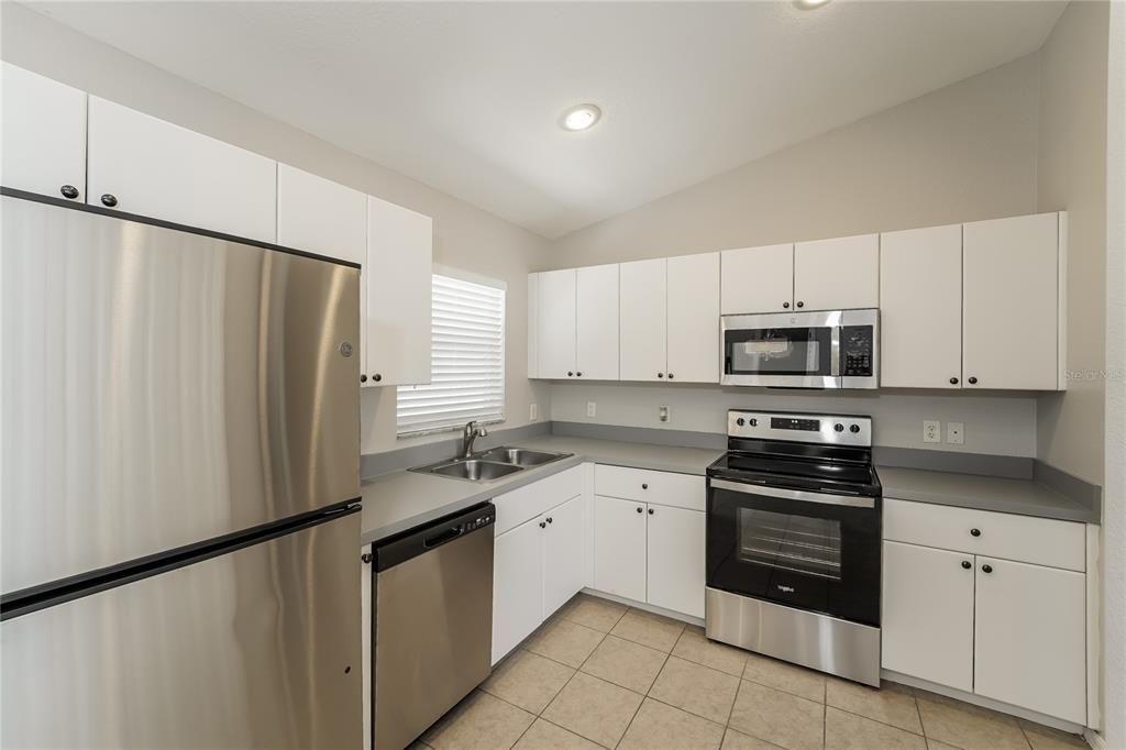 For Rent: $2,240 (3 beds, 2 baths, 1252 Square Feet)