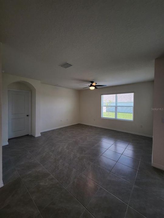 For Rent: $2,495 (4 beds, 2 baths, 1828 Square Feet)