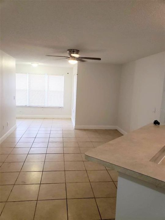 For Sale: $147,900 (1 beds, 1 baths, 735 Square Feet)