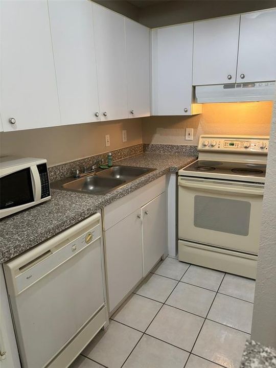 For Rent: $1,300 (1 beds, 1 baths, 499 Square Feet)