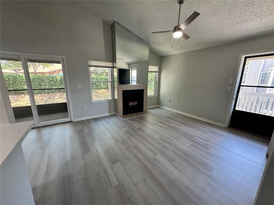 Recently Rented: $1,700 (2 beds, 2 baths, 952 Square Feet)