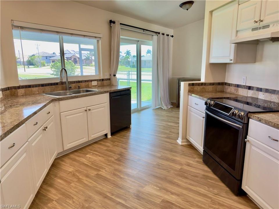 For Sale: $369,000 (3 beds, 2 baths, 1405 Square Feet)