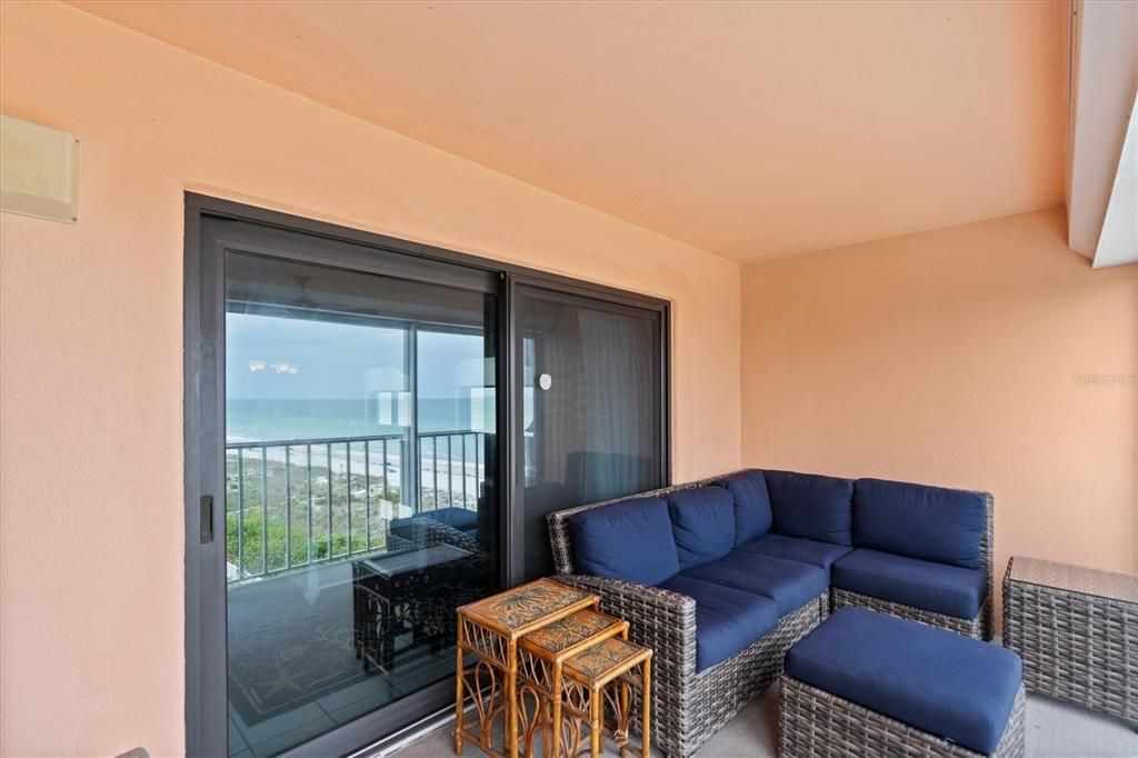 Active With Contract: $1,300,000 (3 beds, 2 baths, 1300 Square Feet)