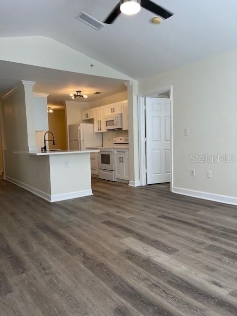 For Sale: $289,900 (3 beds, 2 baths, 1335 Square Feet)
