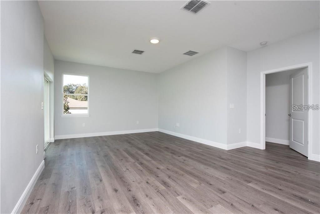 For Rent: $2,000 (3 beds, 2 baths, 1270 Square Feet)