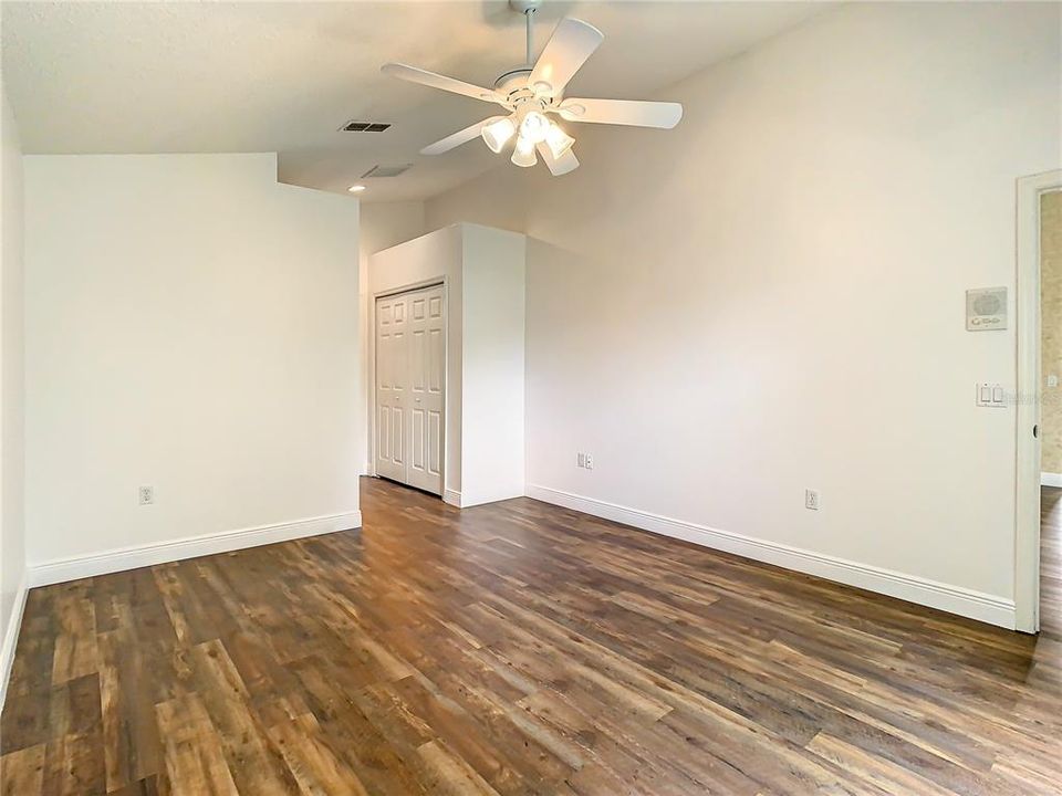 For Sale: $310,000 (3 beds, 2 baths, 1713 Square Feet)