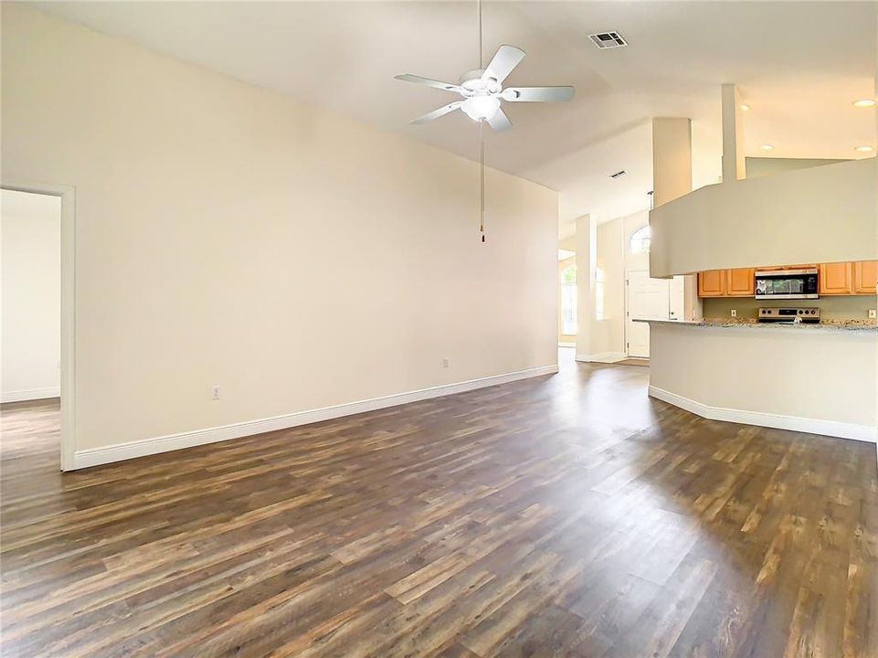 Active With Contract: $310,000 (3 beds, 2 baths, 1713 Square Feet)