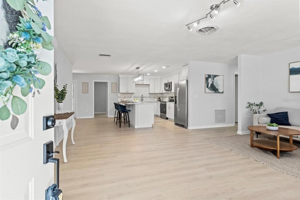 Active With Contract: $424,900 (3 beds, 2 baths, 1515 Square Feet)