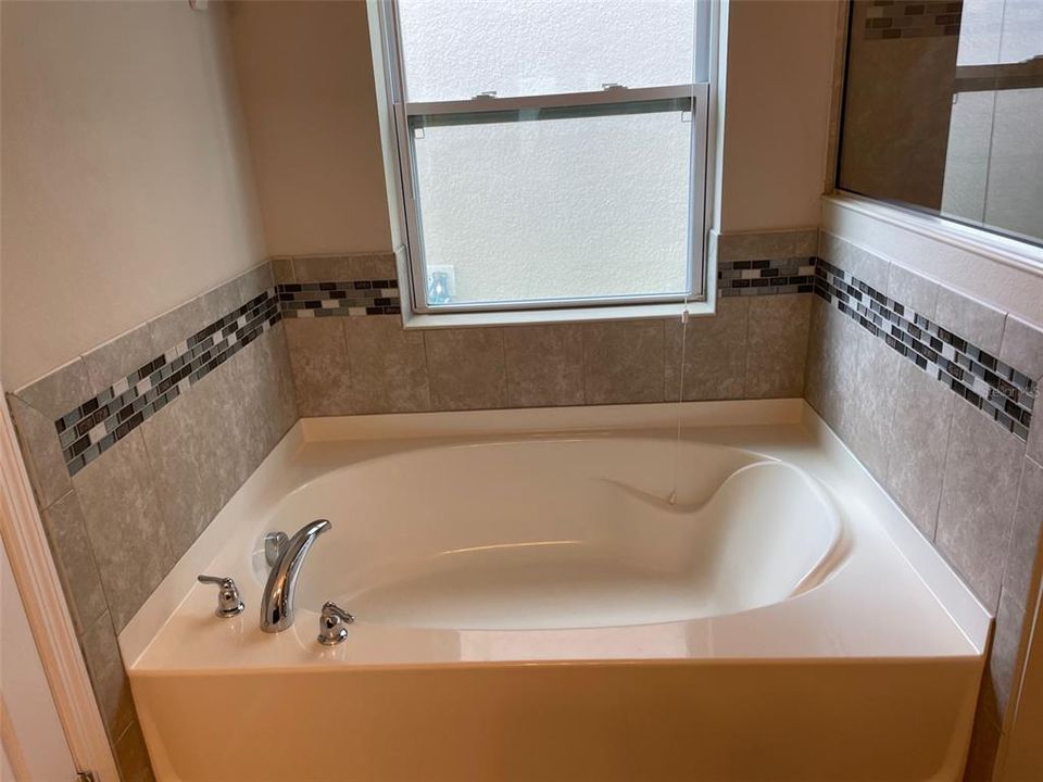 For Rent: $2,350 (3 beds, 2 baths, 1720 Square Feet)