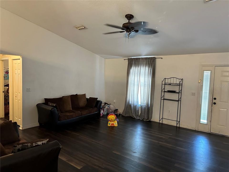 For Sale: $365,000 (3 beds, 2 baths, 1620 Square Feet)