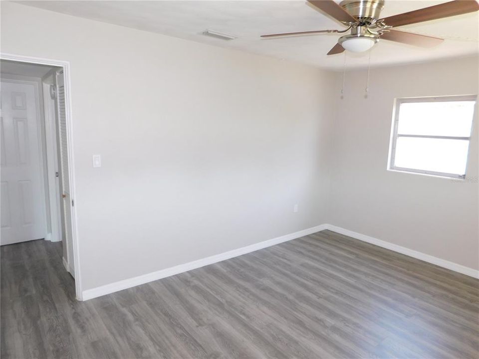 Active With Contract: $269,900 (2 beds, 1 baths, 1054 Square Feet)