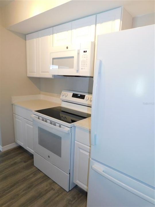 Active With Contract: $269,900 (2 beds, 1 baths, 1054 Square Feet)