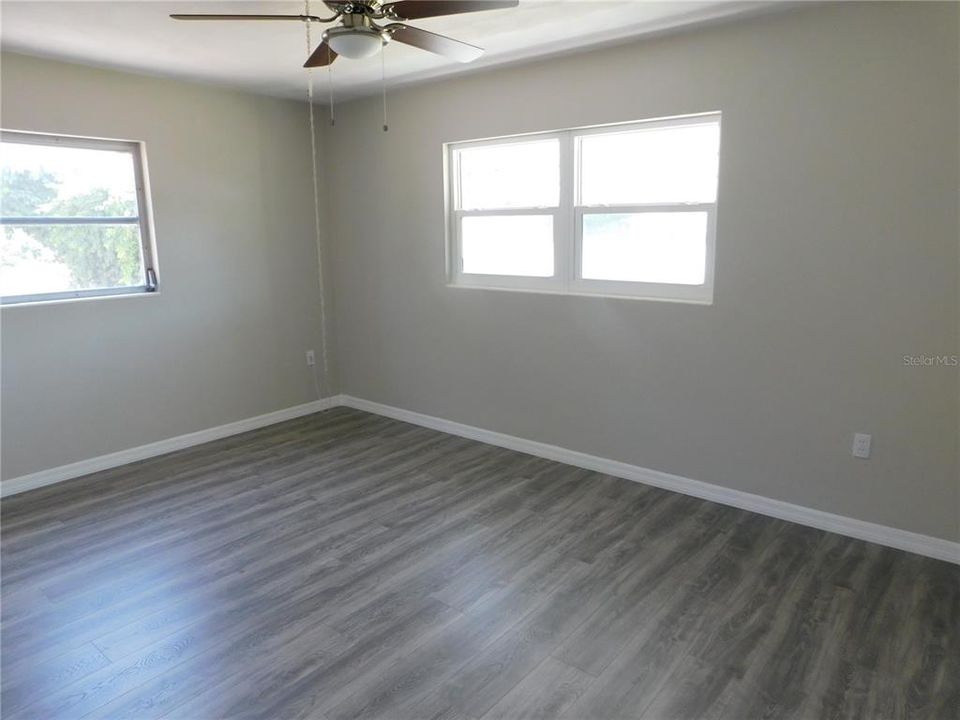 Active With Contract: $269,900 (2 beds, 1 baths, 1054 Square Feet)