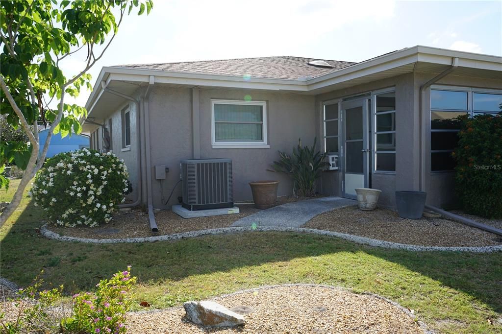 For Sale: $280,000 (2 beds, 2 baths, 1642 Square Feet)