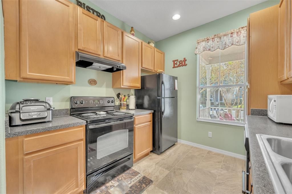 For Sale: $375,500 (2 beds, 2 baths, 1250 Square Feet)