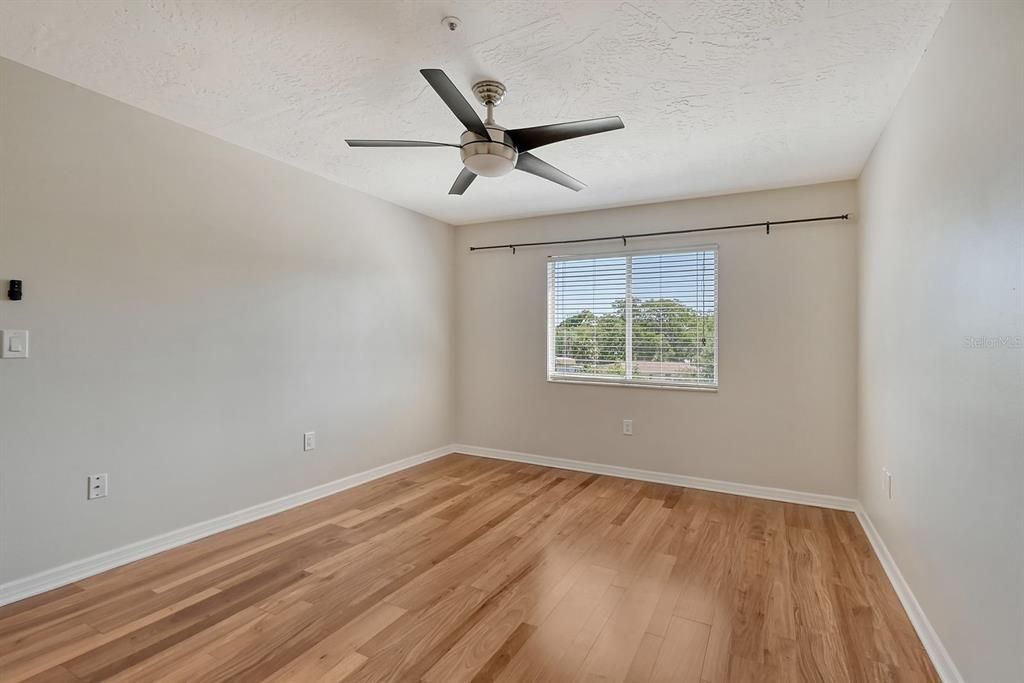 For Rent: $2,950 (2 beds, 2 baths, 958 Square Feet)