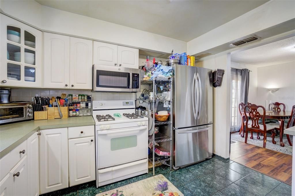 For Sale: $320,000 (3 beds, 2 baths, 1380 Square Feet)