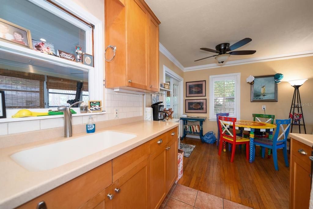 Recently Sold: $425,000 (2 beds, 1 baths, 976 Square Feet)