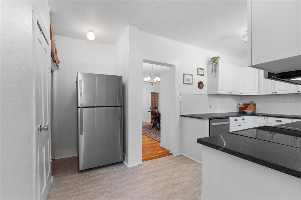 Active With Contract: $375,000 (3 beds, 2 baths, 1592 Square Feet)