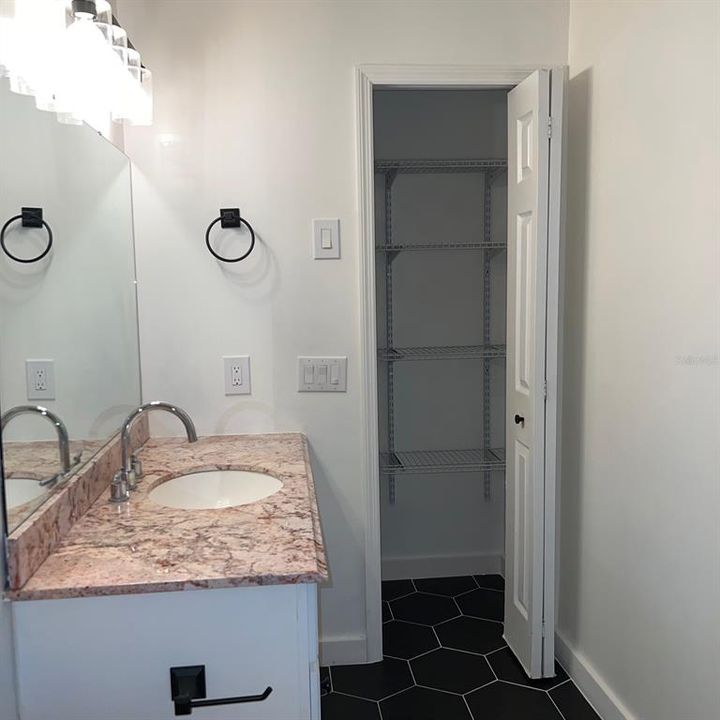 For Rent: $1,750 (2 beds, 2 baths, 938 Square Feet)