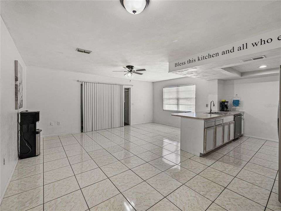 For Sale: $349,000 (3 beds, 2 baths, 1733 Square Feet)
