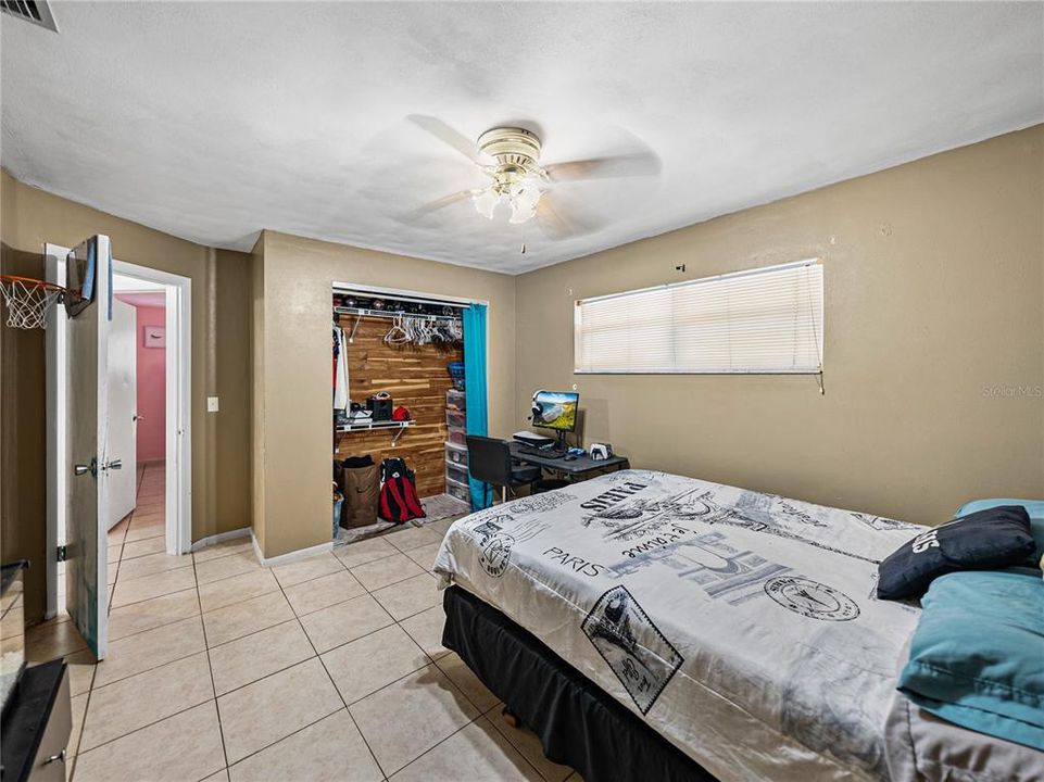 For Sale: $349,000 (3 beds, 2 baths, 1733 Square Feet)