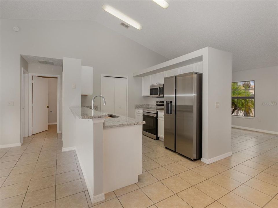 For Sale: $289,900 (3 beds, 2 baths, 1637 Square Feet)