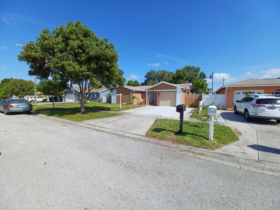 For Sale: $449,900 (3 beds, 2 baths, 1219 Square Feet)