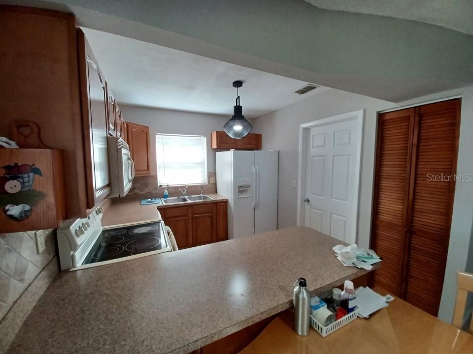 For Sale: $449,900 (3 beds, 2 baths, 1219 Square Feet)