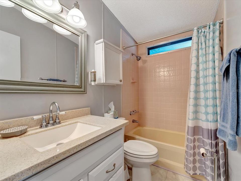 For Sale: $185,000 (2 beds, 2 baths, 1112 Square Feet)