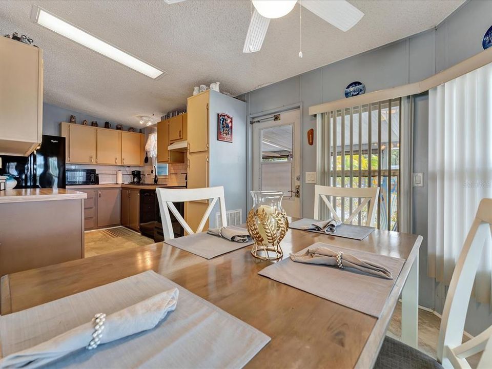 For Sale: $174,500 (2 beds, 2 baths, 1112 Square Feet)