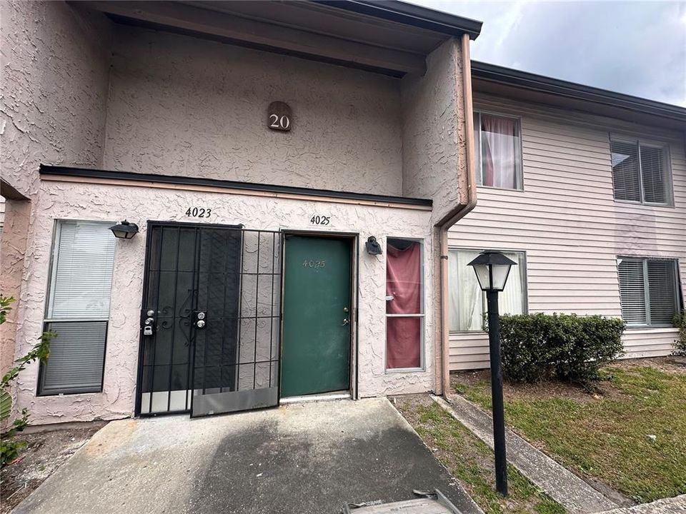 Active With Contract: $89,000 (2 beds, 1 baths, 1164 Square Feet)