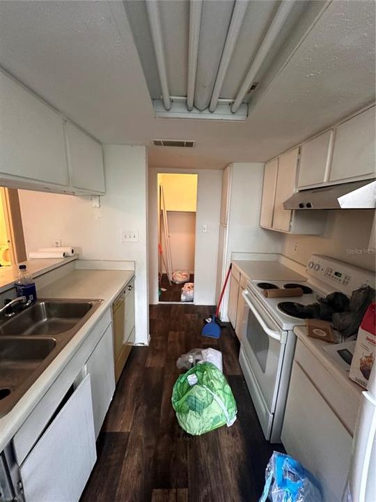 Active With Contract: $89,000 (2 beds, 1 baths, 1164 Square Feet)