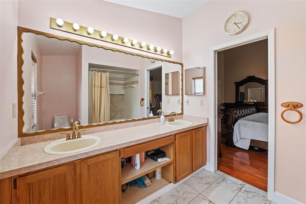 На продажу: $420,000 (3 спален, 2 ванн, 1817 Квадратных фут)