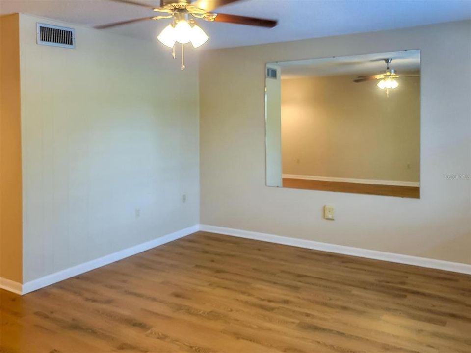For Sale: $209,900 (1 beds, 1 baths, 645 Square Feet)