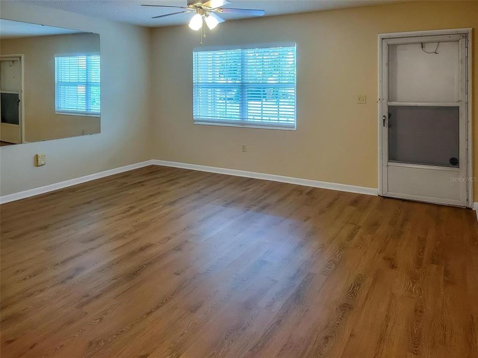 For Sale: $209,900 (1 beds, 1 baths, 645 Square Feet)