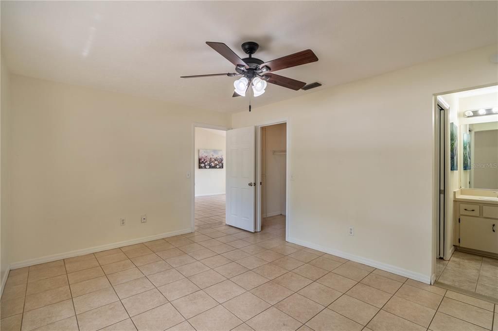 For Sale: $230,000 (3 beds, 2 baths, 1302 Square Feet)